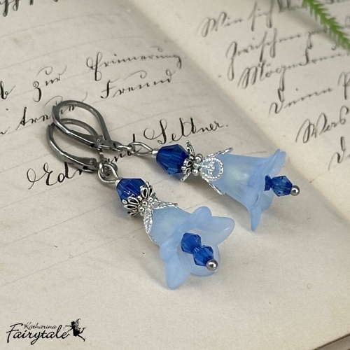 Ohrringe "Feenlaterne" - hellblau/dunkelblau - mit nachtleuchtender Perle